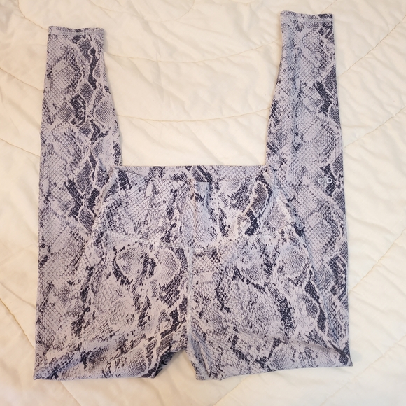ALO Yoga Vapor Snake Print Leggings - Picture 3 of 7